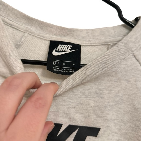 Nike Gray Athletic Crewneck Sweatshirt Womens Large - Picture 2 of 3